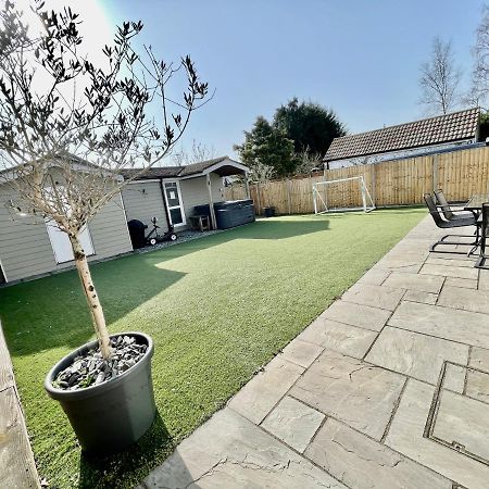 Four Corners Holiday Home Hot Tub & Sauna Ferndown Esterno foto