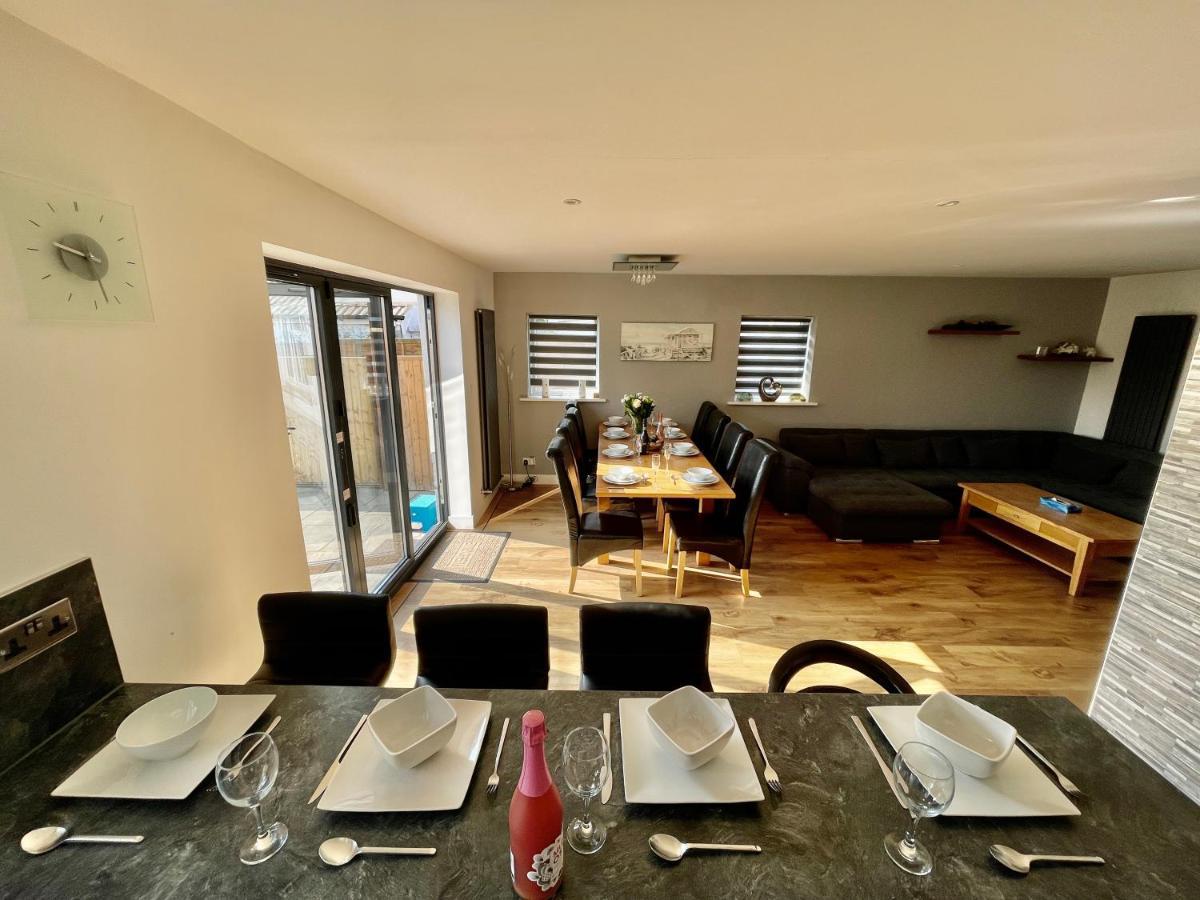 Four Corners Holiday Home Hot Tub & Sauna Ferndown Esterno foto
