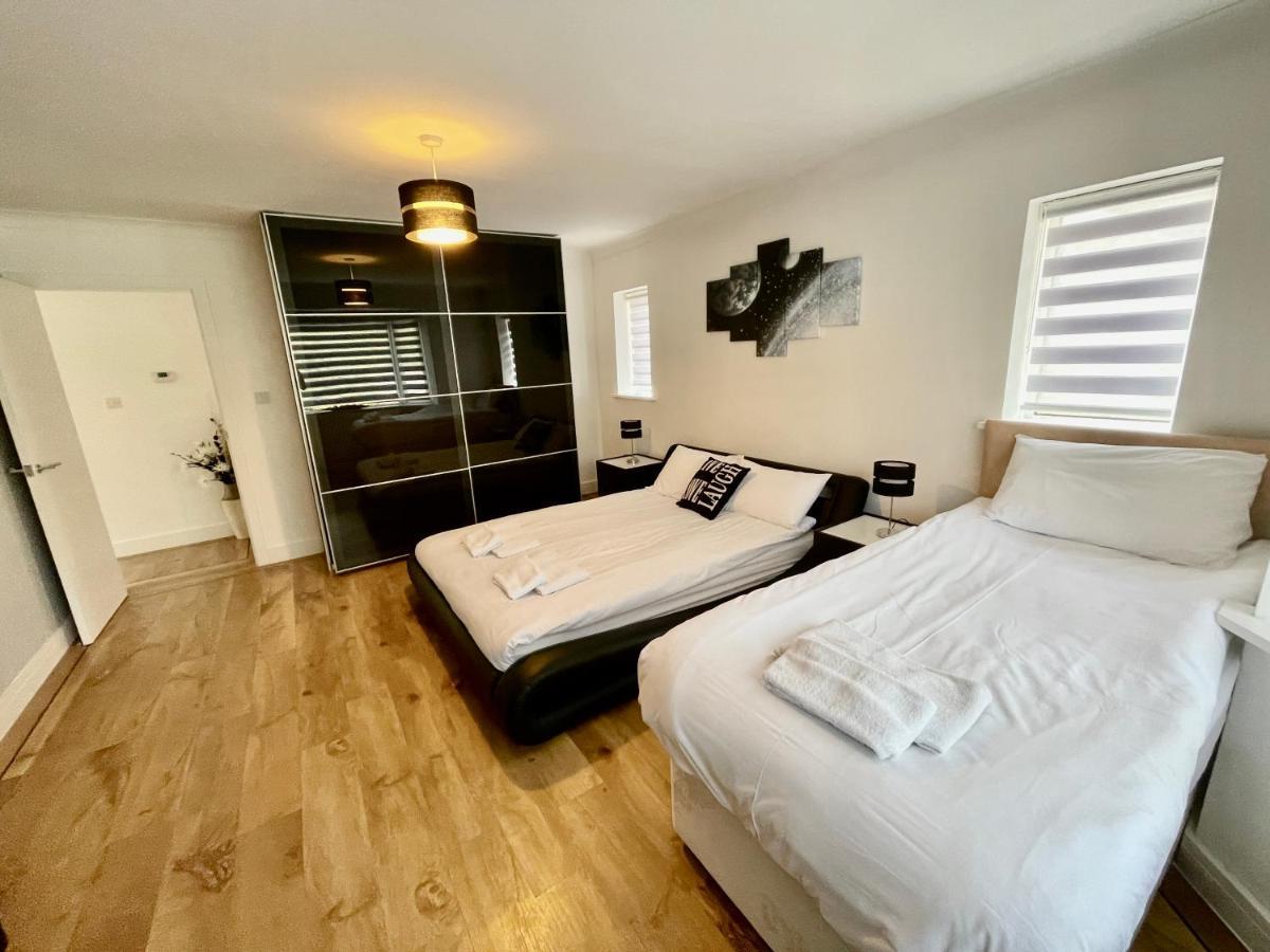 Four Corners Holiday Home Hot Tub & Sauna Ferndown Esterno foto
