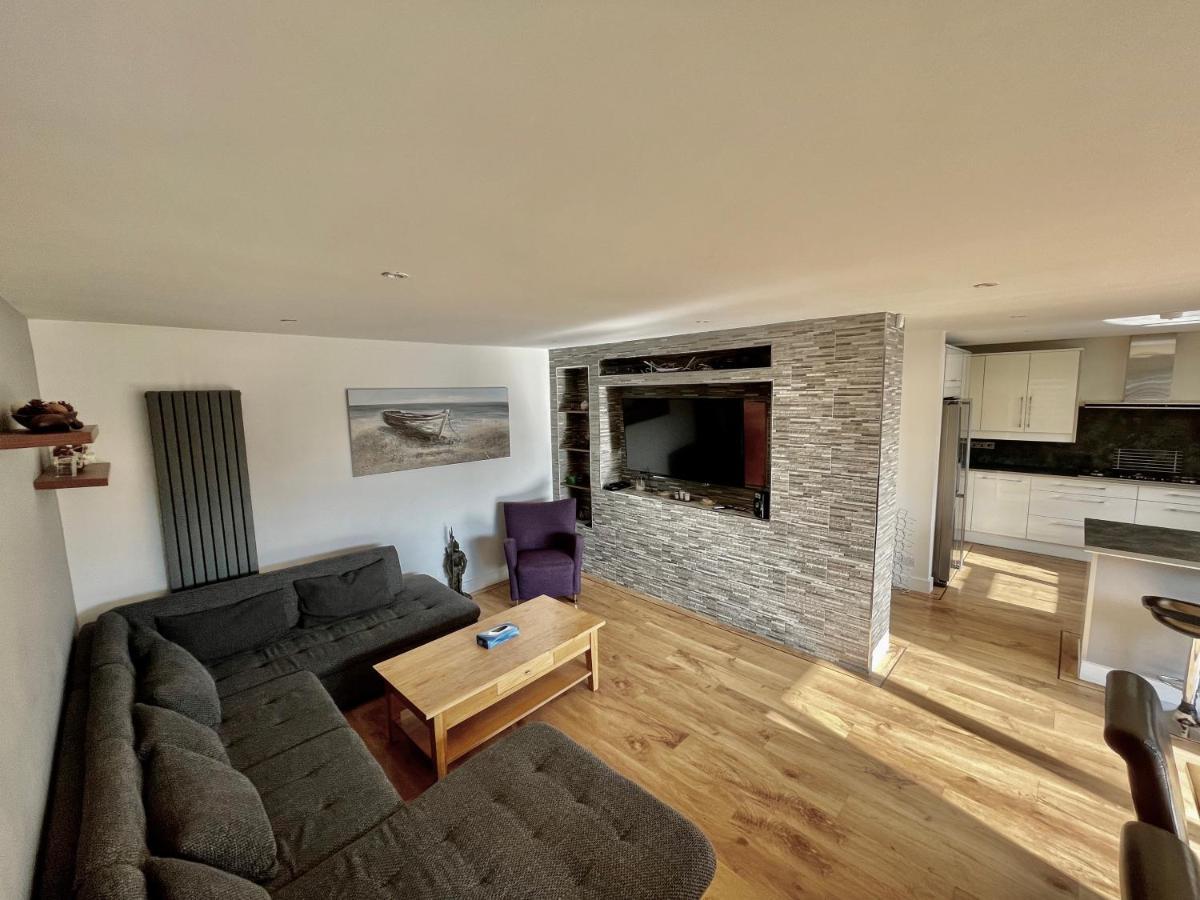 Four Corners Holiday Home Hot Tub & Sauna Ferndown Esterno foto