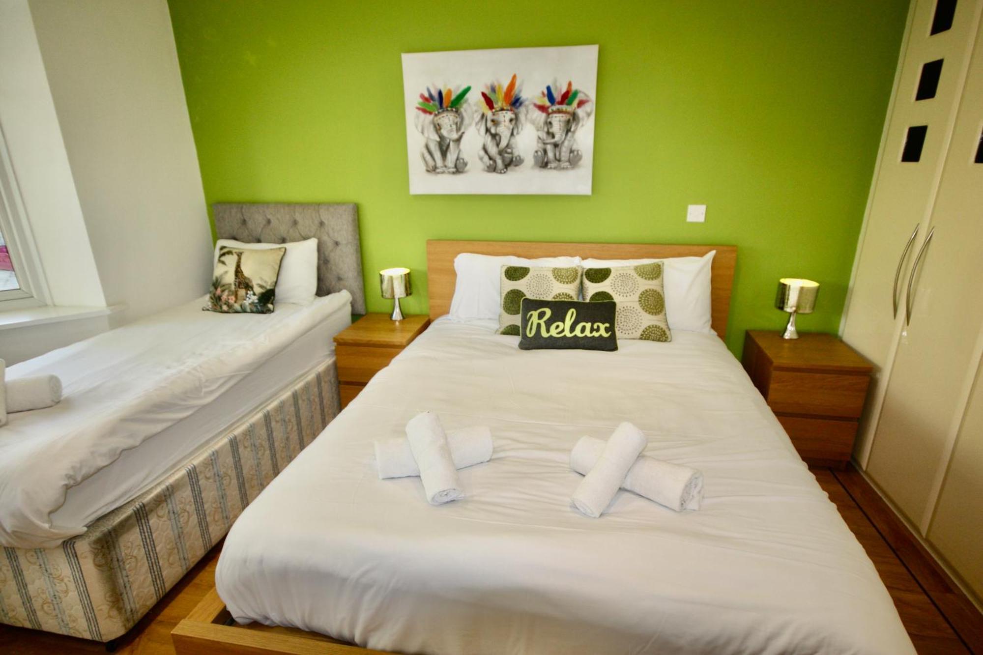 Four Corners Holiday Home Hot Tub & Sauna Ferndown Esterno foto