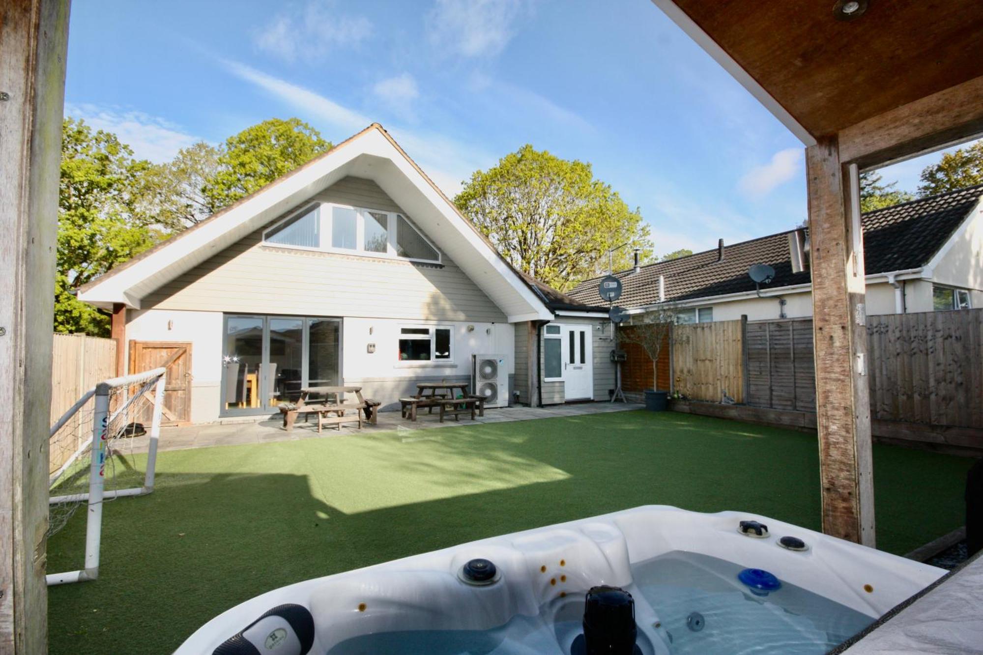 Four Corners Holiday Home Hot Tub & Sauna Ferndown Esterno foto